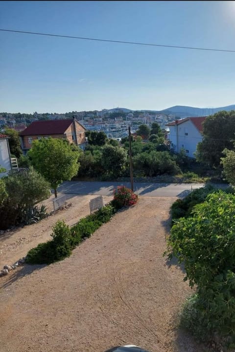 Location, children, Family