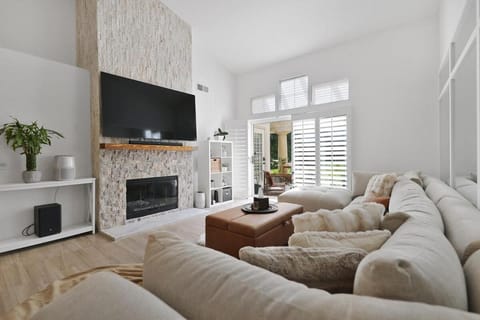 Communal lounge/ TV room, TV and multimedia, Living room, Seating area, Evening entertainment, fireplace, fireplace