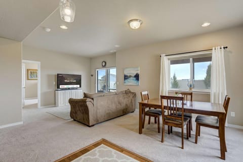 Clear Estate Spacious Retreat with BBQ & Views House in Black Forest