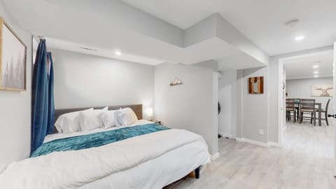 Modern & Updated Unit in Prime Location House in Denver