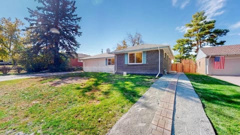 Modern & Updated Unit in Prime Location House in Denver