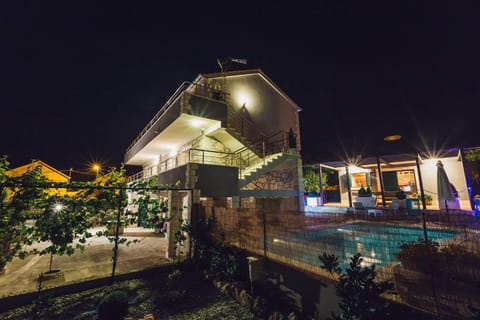 Facade/entrance, Decorative detail