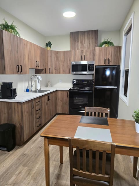 Kitchen or kitchenette, Dining area, oven, stove, toaster