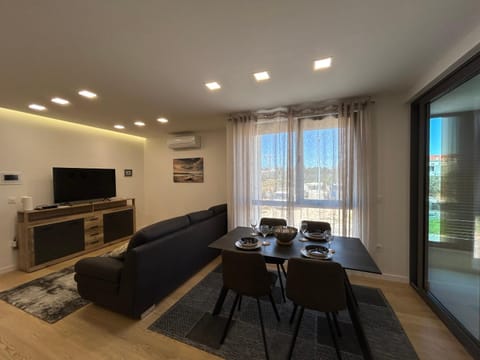 Communal lounge/ TV room, TV and multimedia, Living room, Seating area