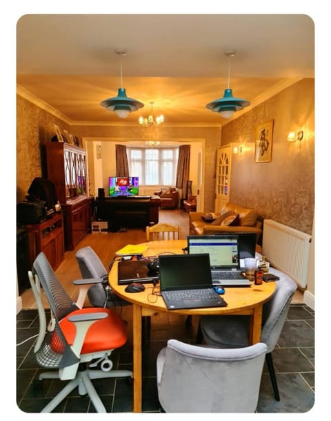 TV and multimedia, Living room, Seating area