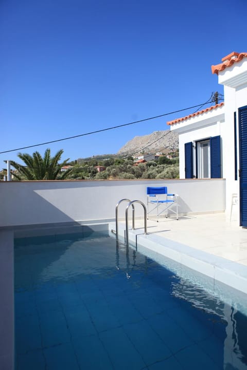 Mountain view, Pool view, Swimming pool