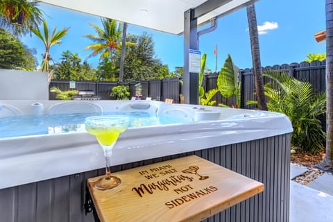 2BR, Families, Pets, Medical Stays, Hot Tub House in Miami