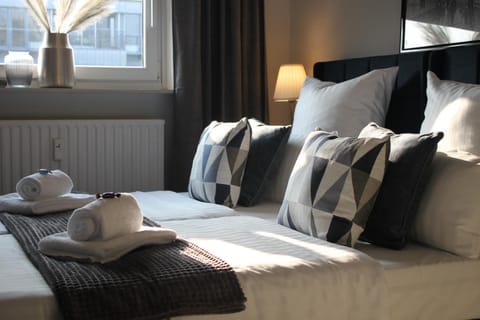 Bed, Photo of the whole room, Bedroom, towels