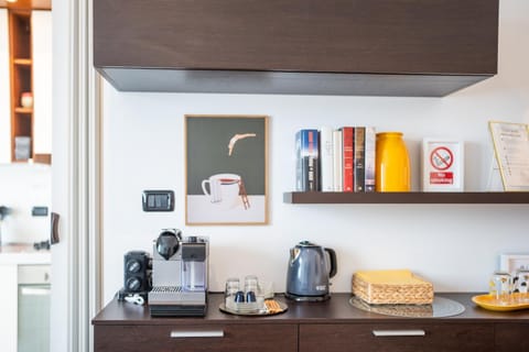 Coffee/tea facilities, Kitchen or kitchenette, Food and drinks, Food