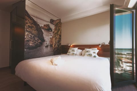 Bed, Balcony/Terrace, Bedroom