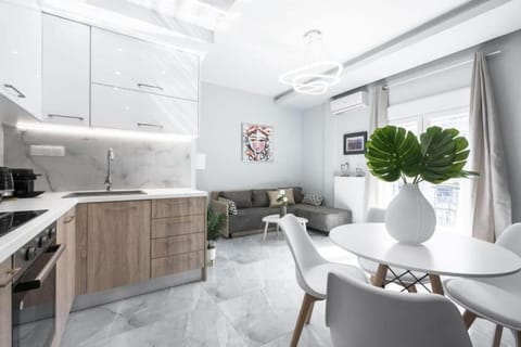 Kitchen or kitchenette, Living room, Seating area, Dining area, oven, stove
