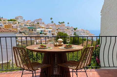 View (from property/room), Balcony/Terrace, Dining area, Sea view