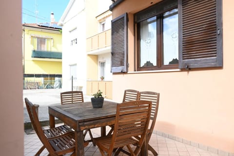 SE160 - Senigallia, comodo trilocale con patio Apartment in Senigallia