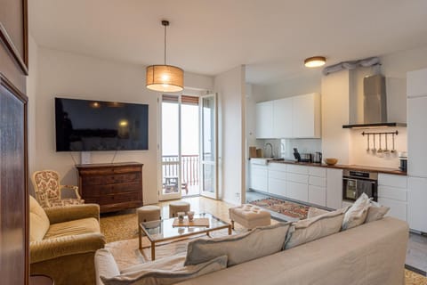 TV and multimedia, Kitchen or kitchenette, Living room
