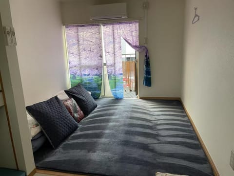 Bed, Photo of the whole room, Seating area, Bedroom