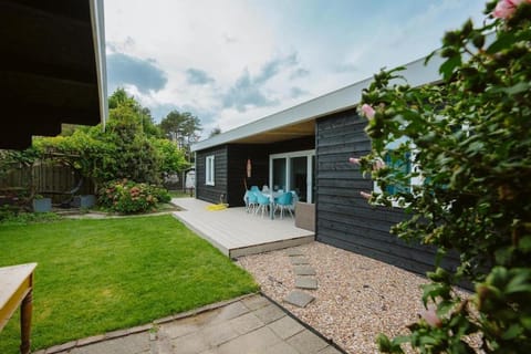 Vakantiewoning nabij zandstrand Ouddorp VP026 House in Ouddorp