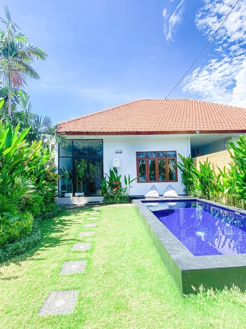 Property building, Day, Garden, Garden view, Pool view, Swimming pool