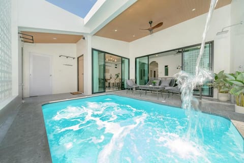 Pool view, Swimming pool