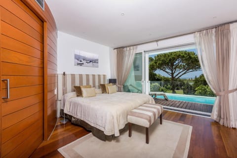 Bed, Bedroom, Sea view