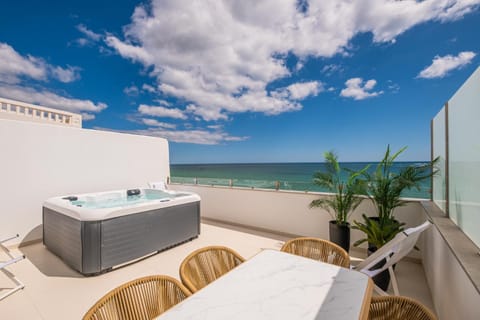 View (from property/room), Balcony/Terrace, Seating area, Sea view