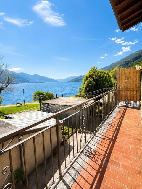 Balcony/Terrace, Lake view