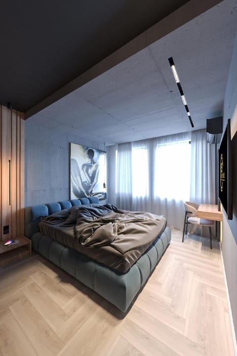 Bed, TV and multimedia, Photo of the whole room, Seating area, Bedroom