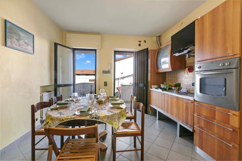 Dining area, kitchen