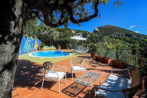 Patio, Spring, Day, Natural landscape, Mountain view, Pool view, Swimming pool, Swimming pool, sunbed