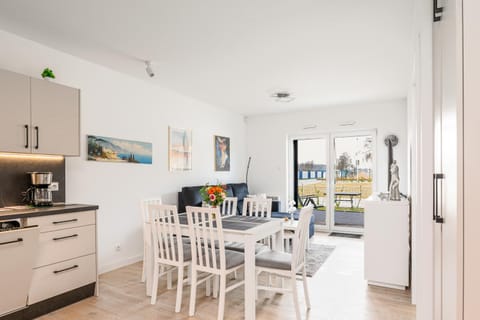 Seating area, Dining area, pet friendly