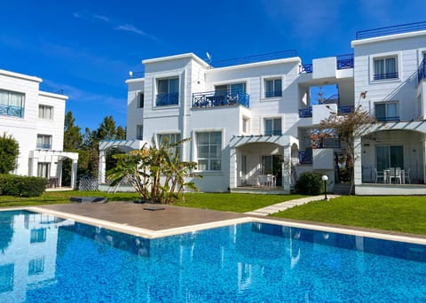 Property building, Spring, Day, Garden, Garden view, Pool view, Swimming pool, Swimming pool, sunbed
