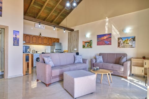 Kitchen or kitchenette, Living room, Seating area