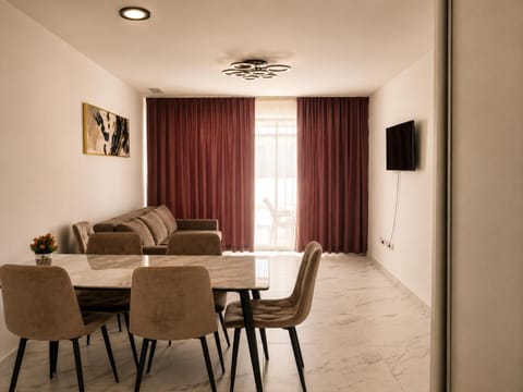 TV and multimedia, Living room, Seating area, Dining area
