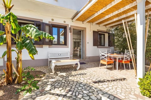 Property building, Patio, Garden, Garden view