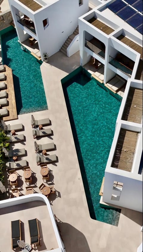 Property building, Patio, Day, View (from property/room), Balcony/Terrace, Pool view, Swimming pool, sunbed