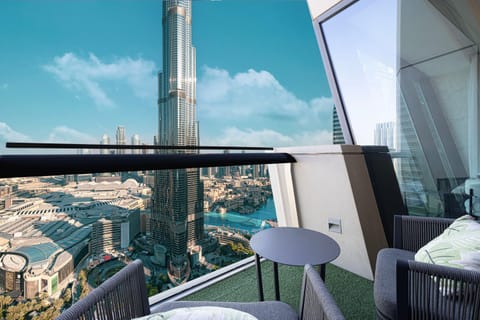 Balcony/Terrace, Seating area, City view, Landmark view, Landmark view