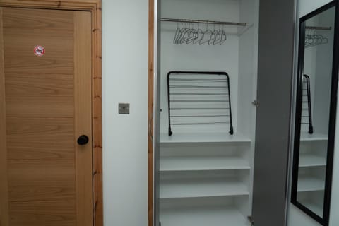 4 Bed Failsworth Home - 3 Bathrooms - Free Parking - Ideal For Contractors & Families House in Manchester