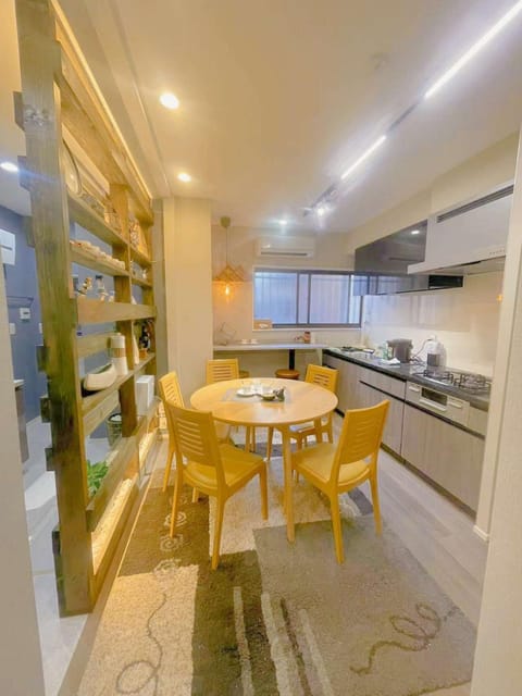 Kitchen or kitchenette, Dining area, minibar