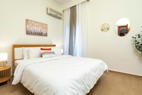 Bed, Photo of the whole room, Bedroom, air conditioner