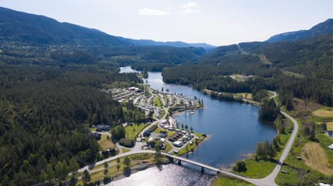 Day, Neighbourhood, Bird's eye view, Mountain view, River view