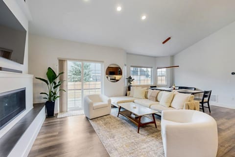 Modern Mountain View Escape House in Columbia Falls