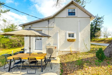 4 Mi to Shops and Dining Bright Lexington Studio! Apartment in Shenandoah Valley