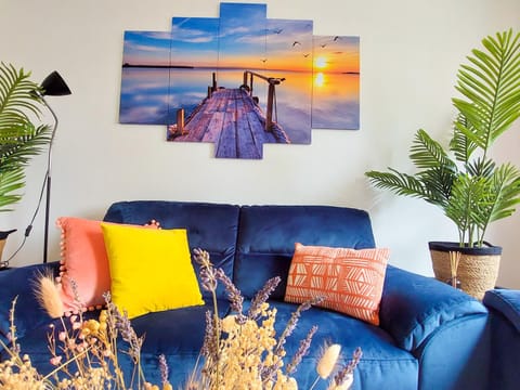 Living room, Decorative detail, Seating area