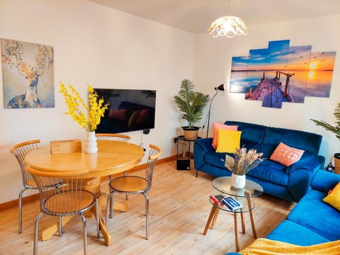 TV and multimedia, Living room, Dining area