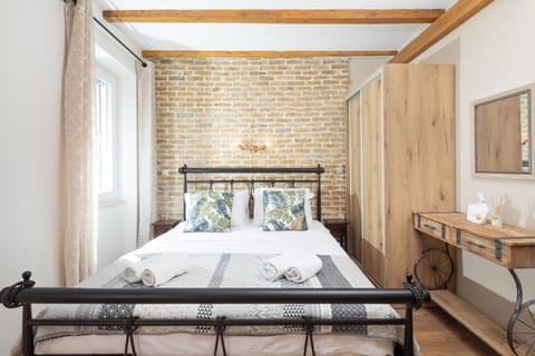 Bed, Photo of the whole room, Bedroom, towels, wardrobe