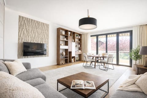 TV and multimedia, Living room, Dinner