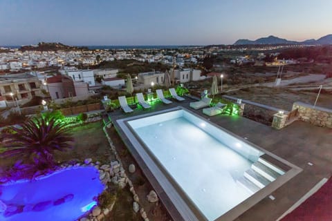 Property building, Day, Natural landscape, Bird's eye view, View (from property/room), City view, Mountain view, Pool view, Swimming pool, Swimming pool, sunbed