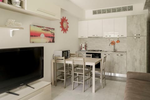 TV and multimedia, Kitchen or kitchenette, Dining area, dishwasher, oven