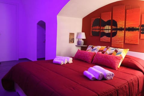 Bed, Bedroom, towels