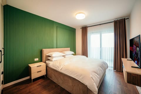 Bed, TV and multimedia, Bedroom