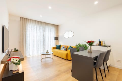 TV and multimedia, Living room, Dining area